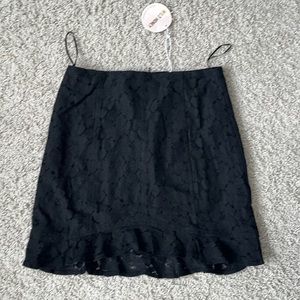 🆕 NWT Wild Honey black lace mini skirt with ruffle hem womens US size medium